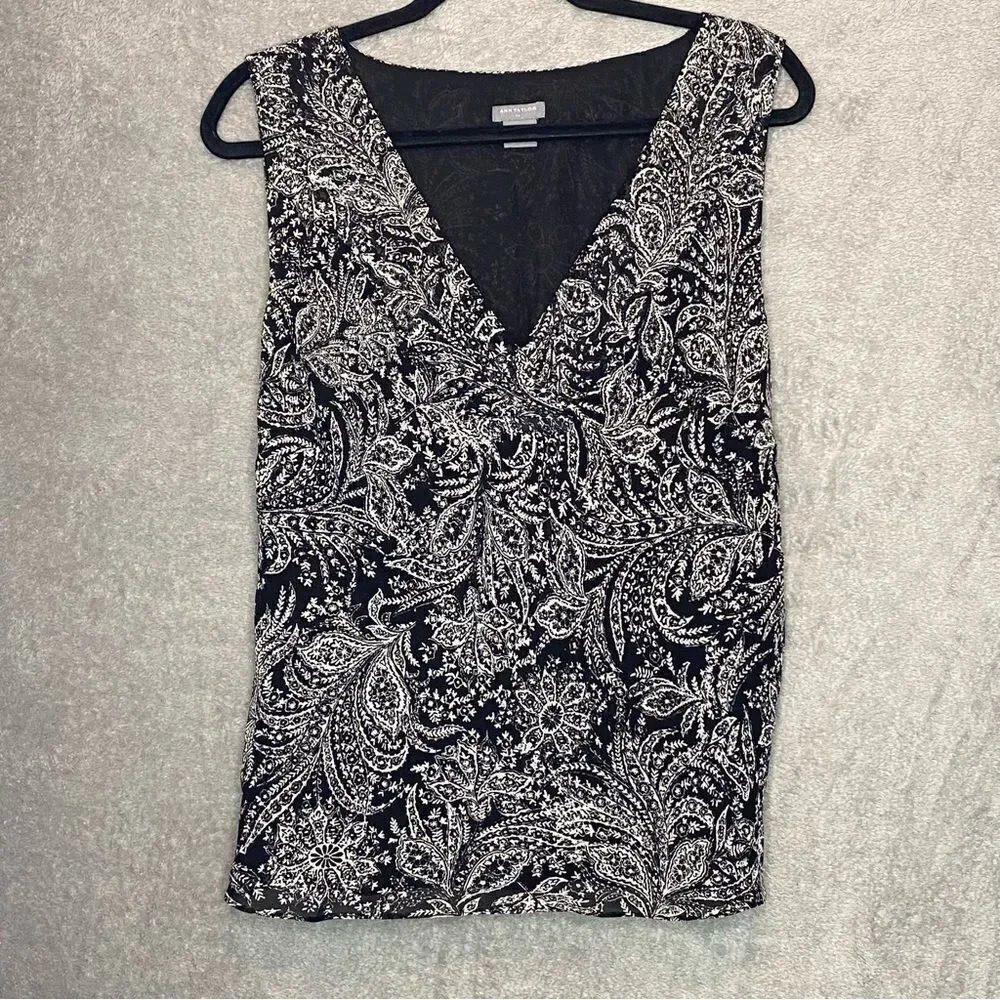 ANN Taylor M Medium Top Shirt Black Paisley Sleeveless V Neck Silk Zip Closure